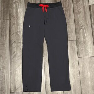 FIGS Women’s Kade Cargo Scrub Pants - Charcoal